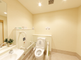 介護施設の清潔なトイレ空間