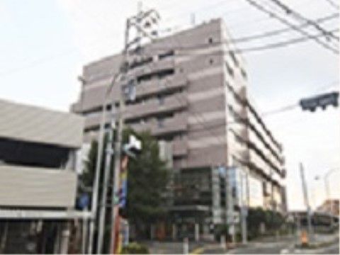 外来が12科、病床は161床あり、訪問診療センターも併設されている。特色の前立腺核出術、白内障手術は日によって予約待ち状況にある。
