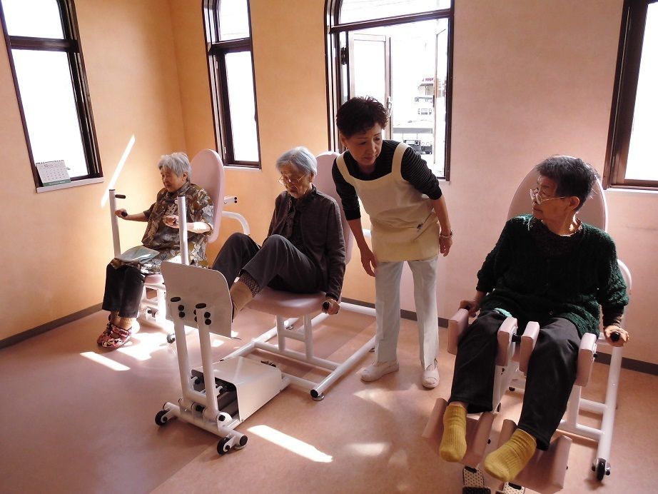 健康な身体を保つために、機能訓練室では入居者様の状態に合った方法でリハビリできるよう、さまざまな機器をそろえている。