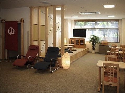 浴場の外にある湯上りスペースには畳敷きの談話コーナーがあり、ご歓談いただいたりテレビ鑑賞をしたり、お楽しみいただける。