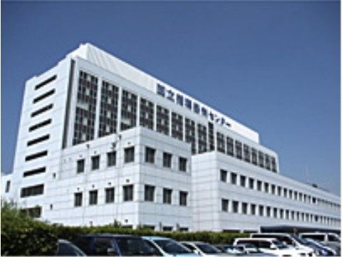 当施設は提携している医療機関との介護ケアも実施しており、より高度な医療が必要な方も近くに専門性の高い病院があるため、安心できる環境である。
