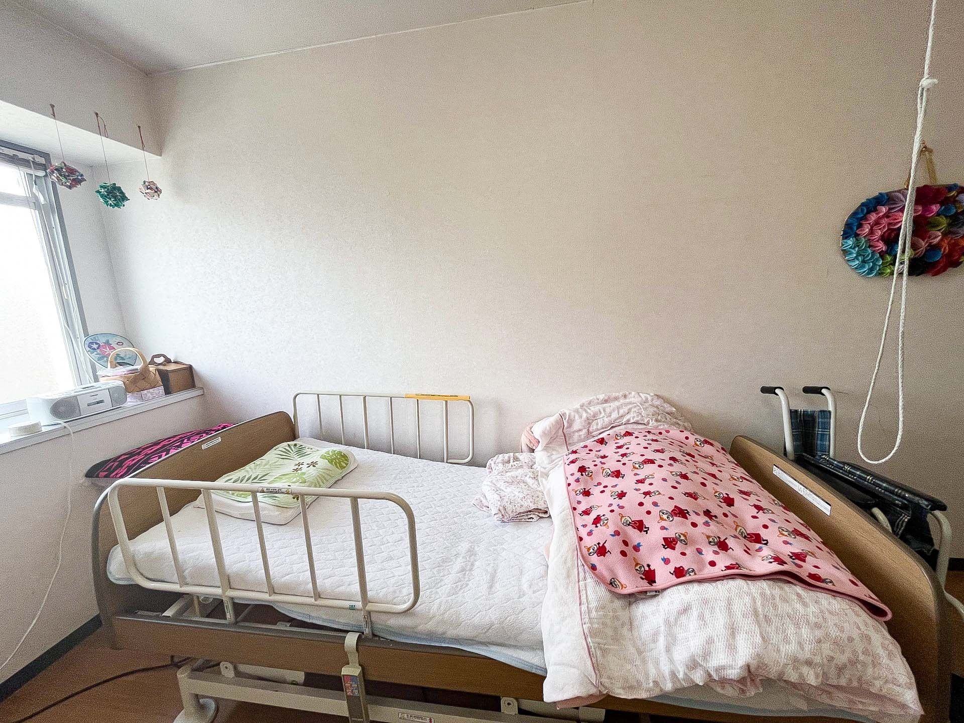 窓際のベッドルーム