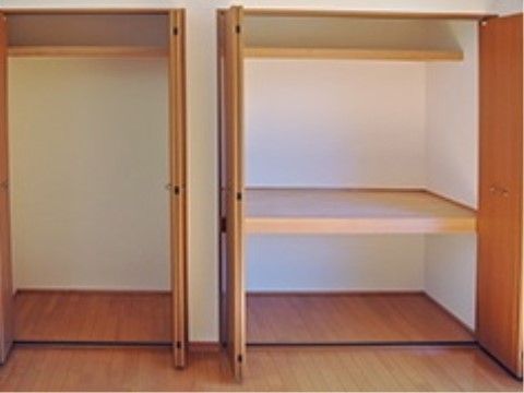 「みのりⅠ」の居室2 居室内には収納スペースがあるのでお荷物が多い方でも安心してしまっておきます。