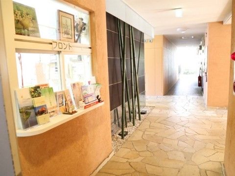 「ペアウェル南山」の受付ルーム。和を感じられる落ち着く廊下になっている。