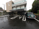 介護施設の外観と駐車場