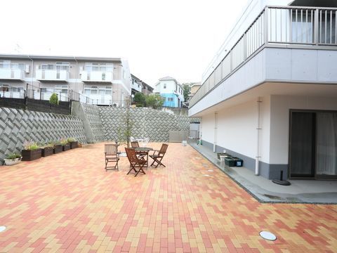 ゆったりした中庭の様子