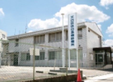 休日にも診察を行っている診療所が施設の近辺に建てられている。診療所入口はスロープ状になっており、駐車用のスペースも広く確保されている。