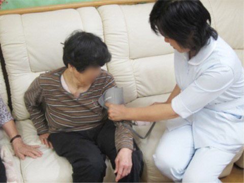 健康管理を行うスタッフ