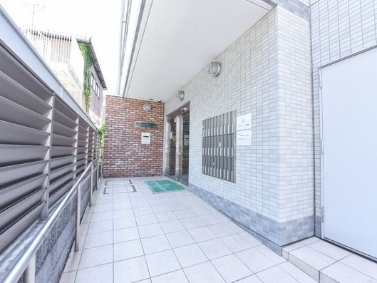 移動しやすい玄関までのアプローチ