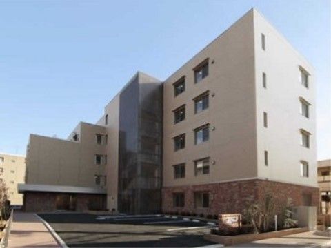 5階建ての建物の外観