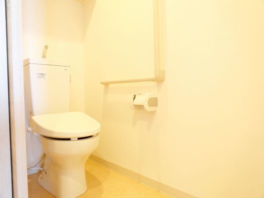 手すりのあるトイレ