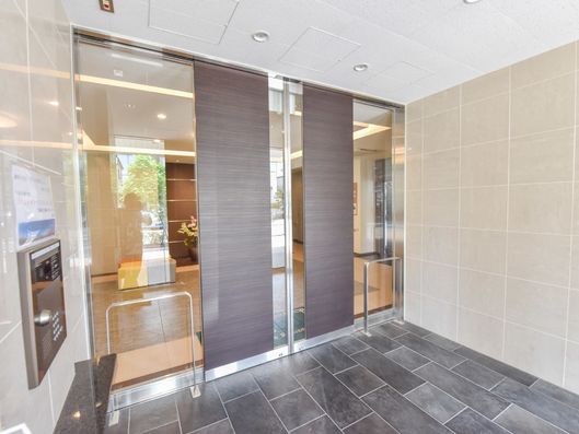 来客用の入り口もバリアフリー