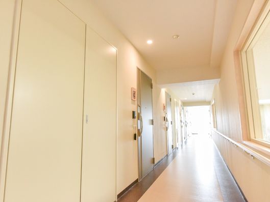 部屋前にも手すりを設置
