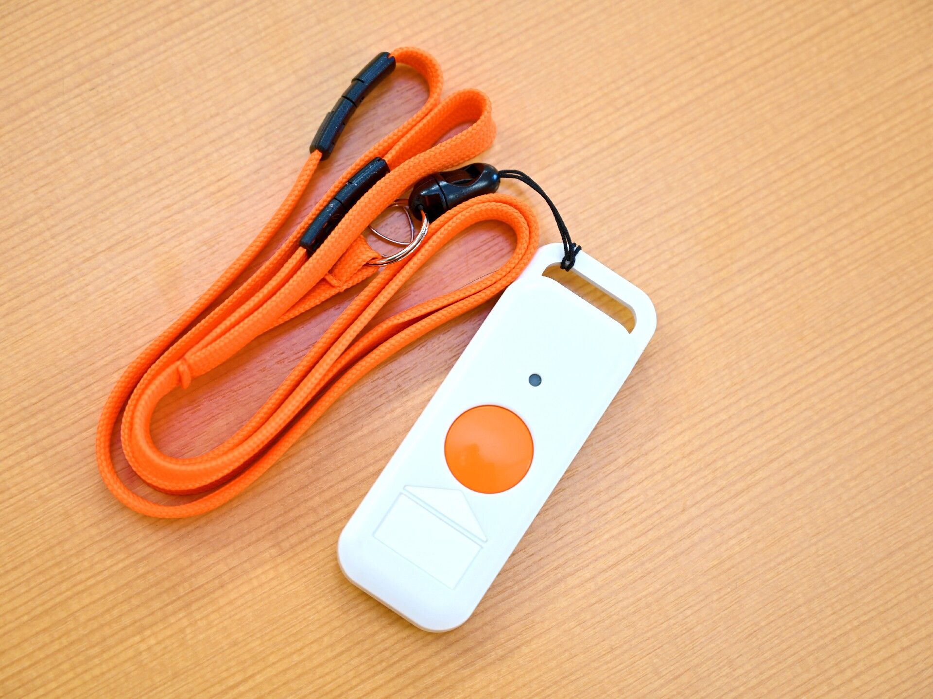アビタシオン千葉のスタッフ。電話中のスタッフ。