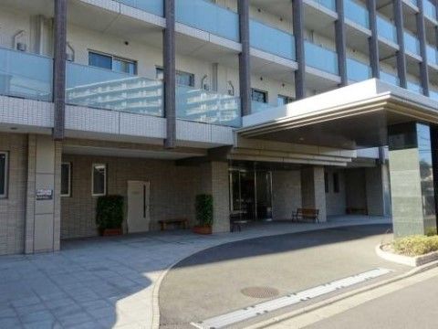 アビタシオン京成千葉中央の外観。鉄筋コンクリート造地上5階建の施設。
