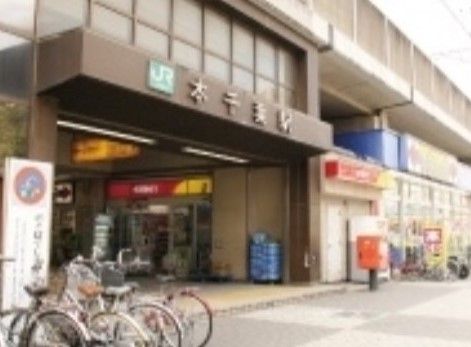 最寄り駅から徒歩10分以内で施設に到着できる。入居者様は、気軽に交通機関を利用して外出ができるので便利である。