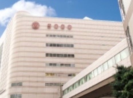 施設から徒歩13分ほどのところに大型デパートがある。ご家族や友人と待ち合わせて、買い物や食事に出かけるのに便利である。