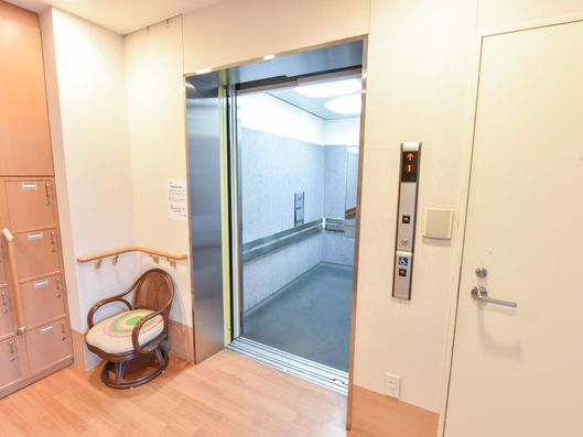 エレベーター内