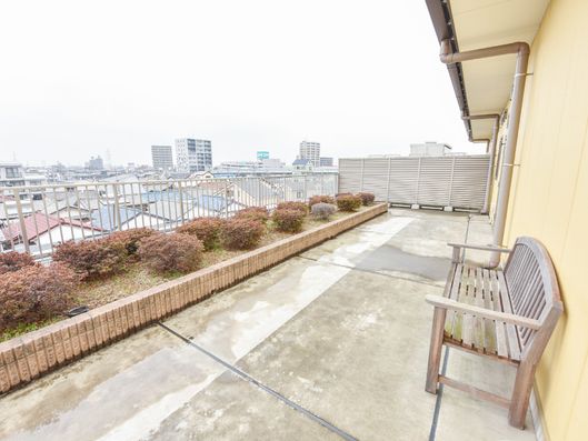 開放感あふれる最上階バルコニー