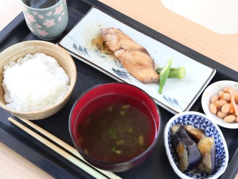 「グループホームあやめ」お食事。栄養満点のお食事をご用意させていただくので、ご安心ください。