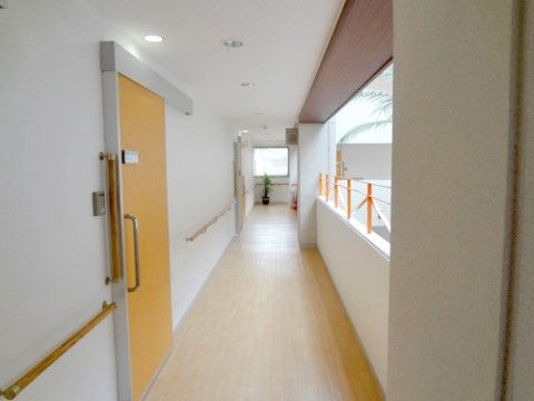 明るく広い通路