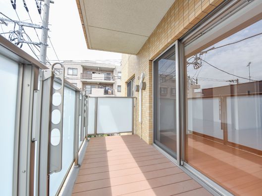 雨や雪でも出られるベランダ