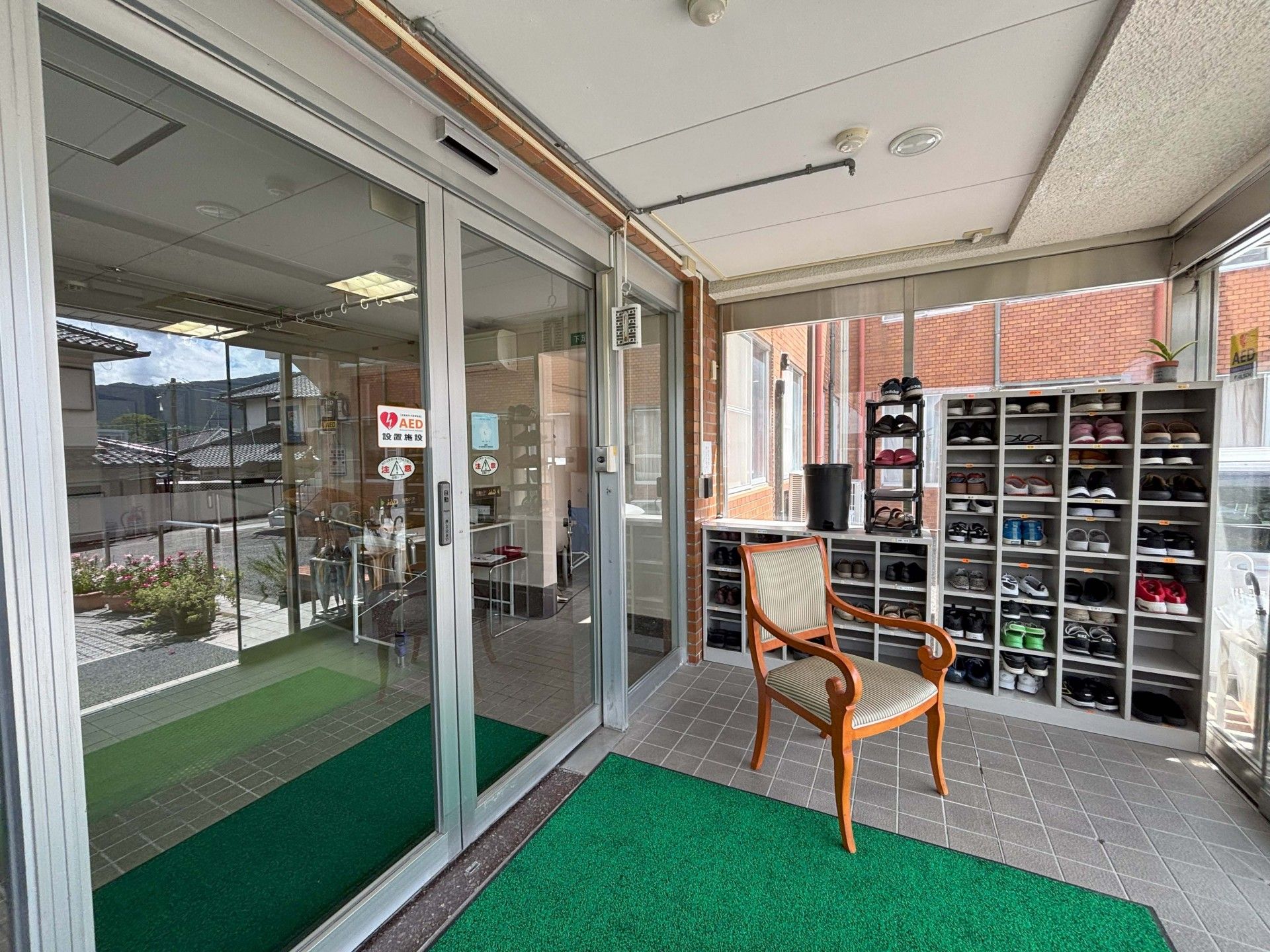 明るい玄関スペース