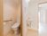 温水洗浄暖房便座トイレがある。壁に呼び出しボタンと手すりが設置してある。トイレを出てすぐ外に洗面台がある。