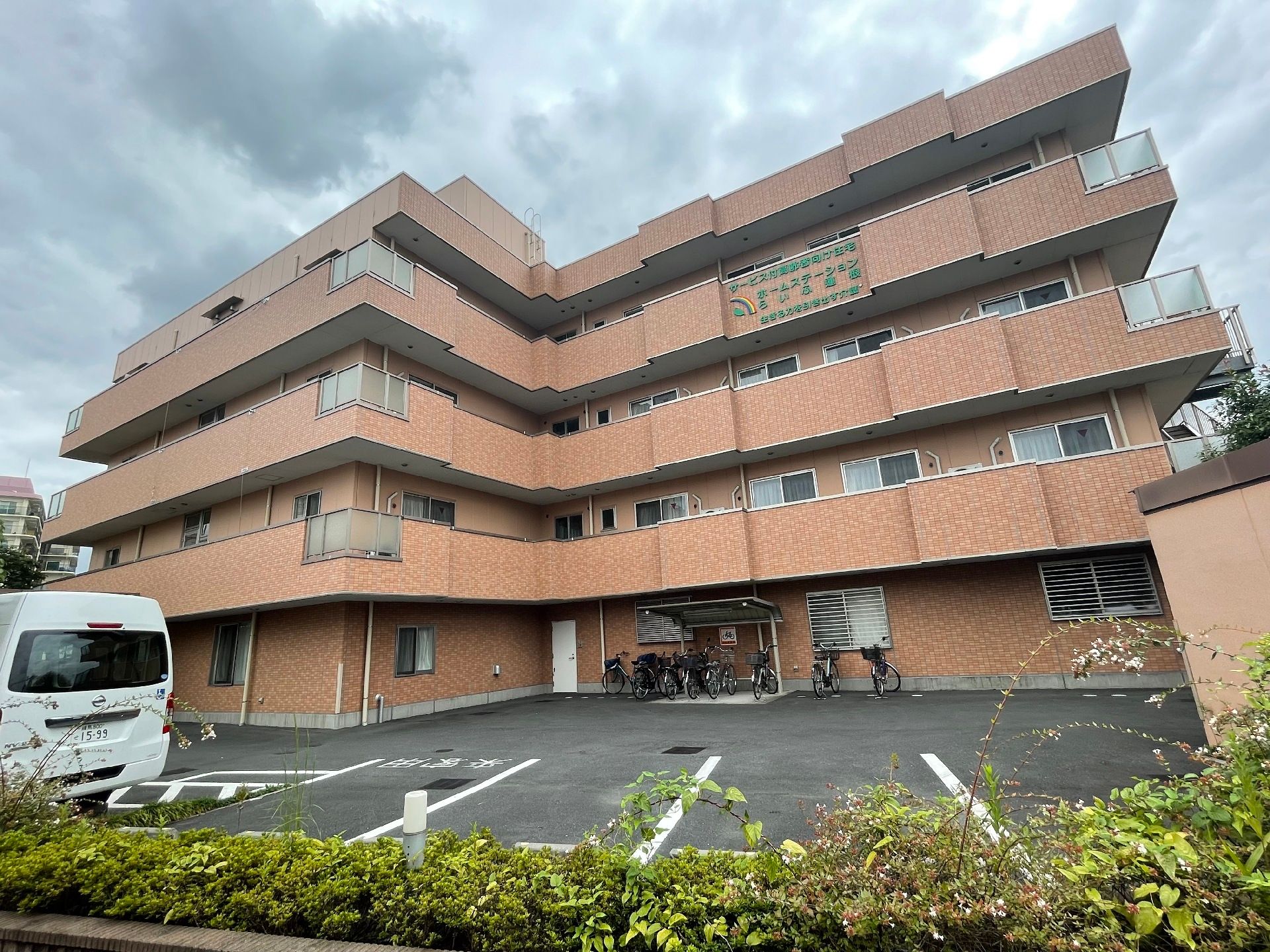 4階建ての施設外観のイメージ図