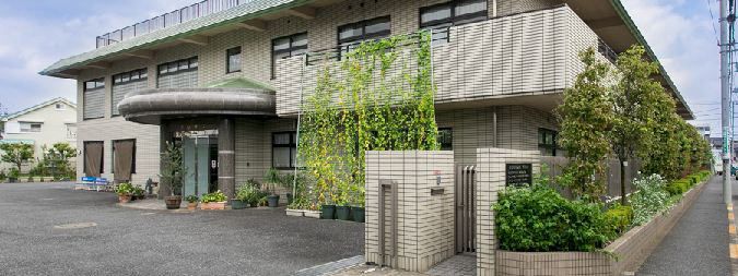 ゆったりとした外観の施設