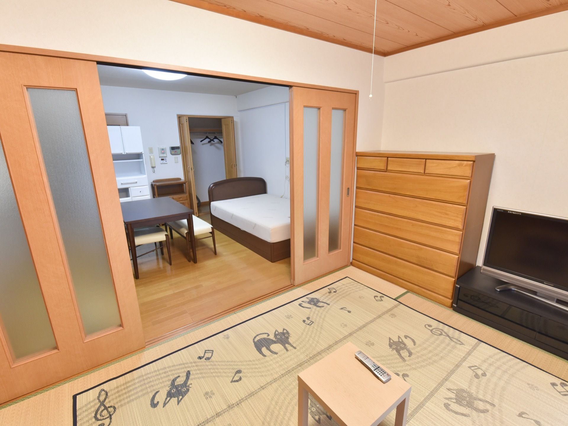 居室の一例。二間続きの居室は和室もあり、ご家族の方もご一緒にご自宅にいるような空間でお過ごしいただける。