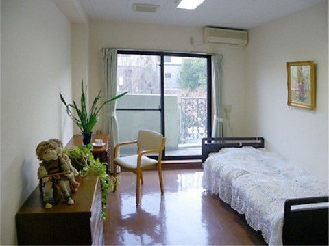 「ケアセンターつくしんぼ」の居室。ご自宅のようにくつろげるプライベートな空間。