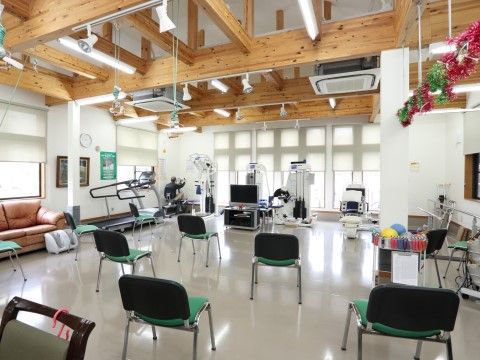 「ケアセンターつくしんぼ」の環境。健康維持にも気を配っている。