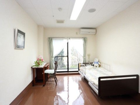 「ケアセンターつくしんぼ」の居室。お一人の時間も楽しめる。