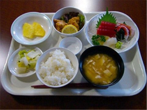 「ケアセンターつくしんぼ」のお食事。栄養バランスの良い献立。