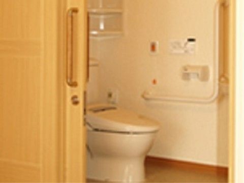 「アネシス南彦根」のトイレ。万が一の緊急コールを完備している。