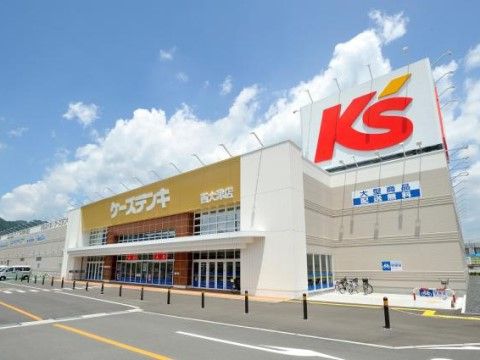 施設の周辺には電機店などもあり、居室には家電を持ち込むことができるため、必要なものを買い足すのにご利用いただける。