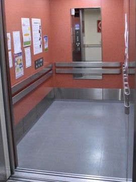 「ハーヴェスト姪浜 いこい館」エレベーター。余裕のあるスペースをご用意しました。