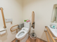 安全な手すり付きトイレ設備
