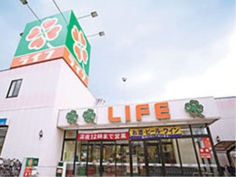 エイジ・ガーデン渚の周辺環境。大型スーパーが施設近隣にございます。必要なものはすぐに買い足していただくことが出来ます。
