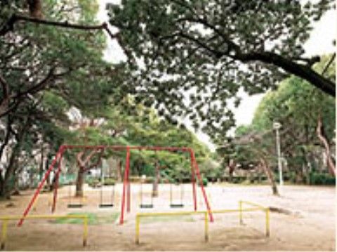エイジ・ガーデン渚の周辺環境。日々多くの子どもたちで賑わう、明るい公園となっております。