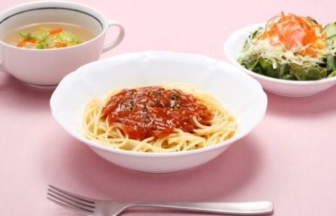 「ニチイホーム住吉」のお食事(選べるメニュー)。当日注文できるメニューがある。