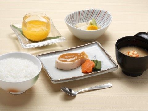 「ニチイホーム西葛西」のお食事(ソフト食)。ムース状の柔らかいお食事を提供している。