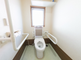 介護施設の明るいトイレ空間