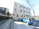 静かな住宅街にある施設外観