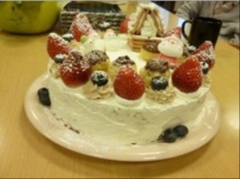 「ファミリア」のクリスマス会。クリスマス時にショートケーキを出している。