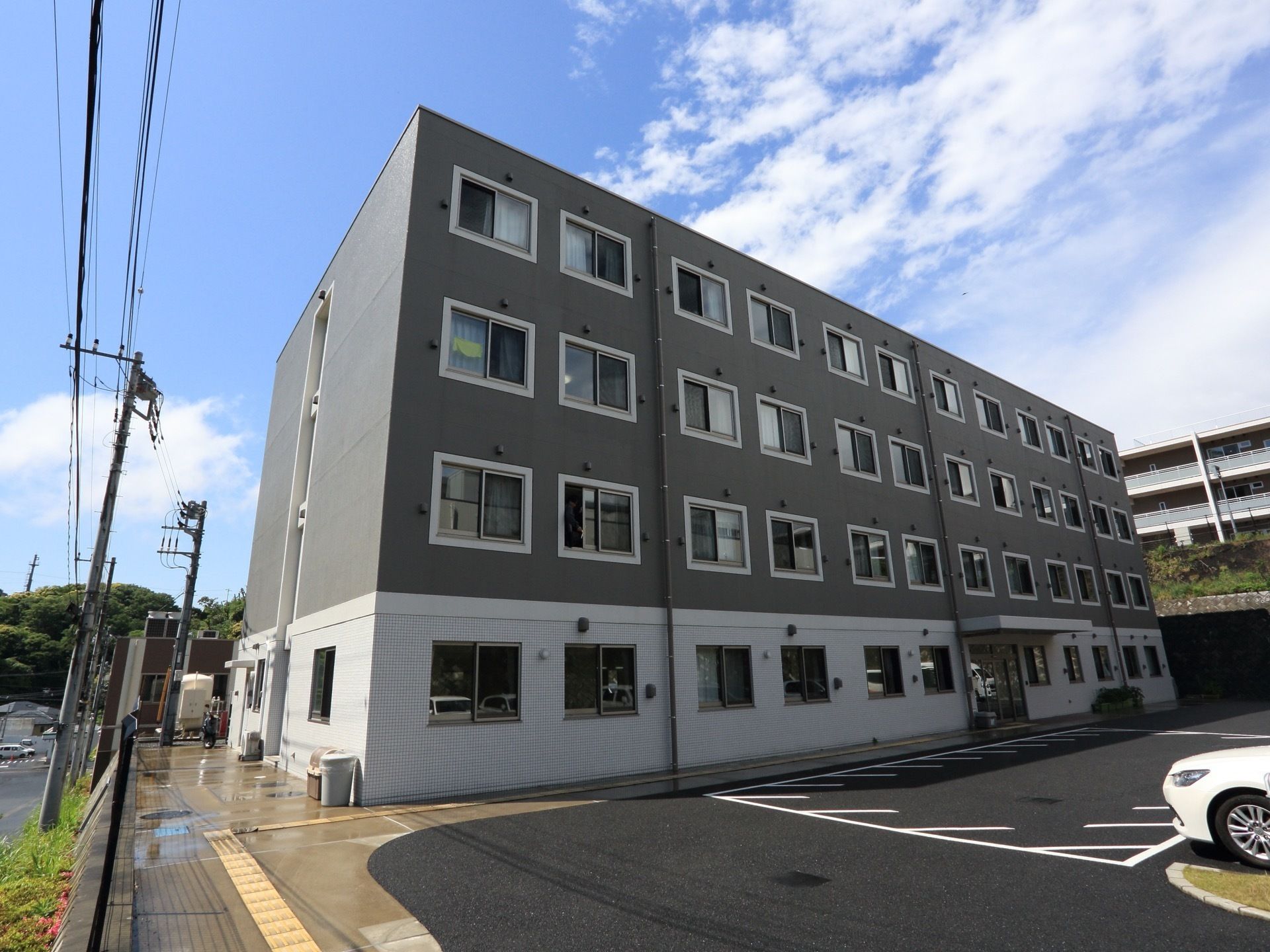 2015年1月にオープンした新しい住宅。部屋の数は多く、充実したサービスを受けることができる。駐車場もある。