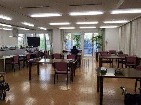 「たなごころ毛穴」の食堂・リビング。入居者様の笑いの場となっている。