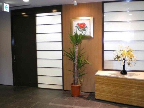 「たなごころ毛穴」のロビー。居心地の良い落ち着いたロビー。