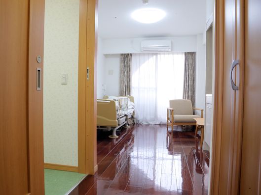 廊下側から見た部屋